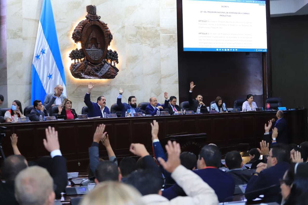 Congreso del Pueblo se destaca al aprobar más de 45 decretos por unanimidad
